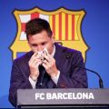 بالدموع ميسي يودع جماهير البرشا
